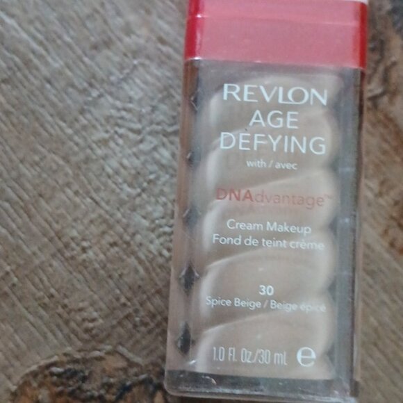 Revlon cream makeup - Picture 2 of 4
